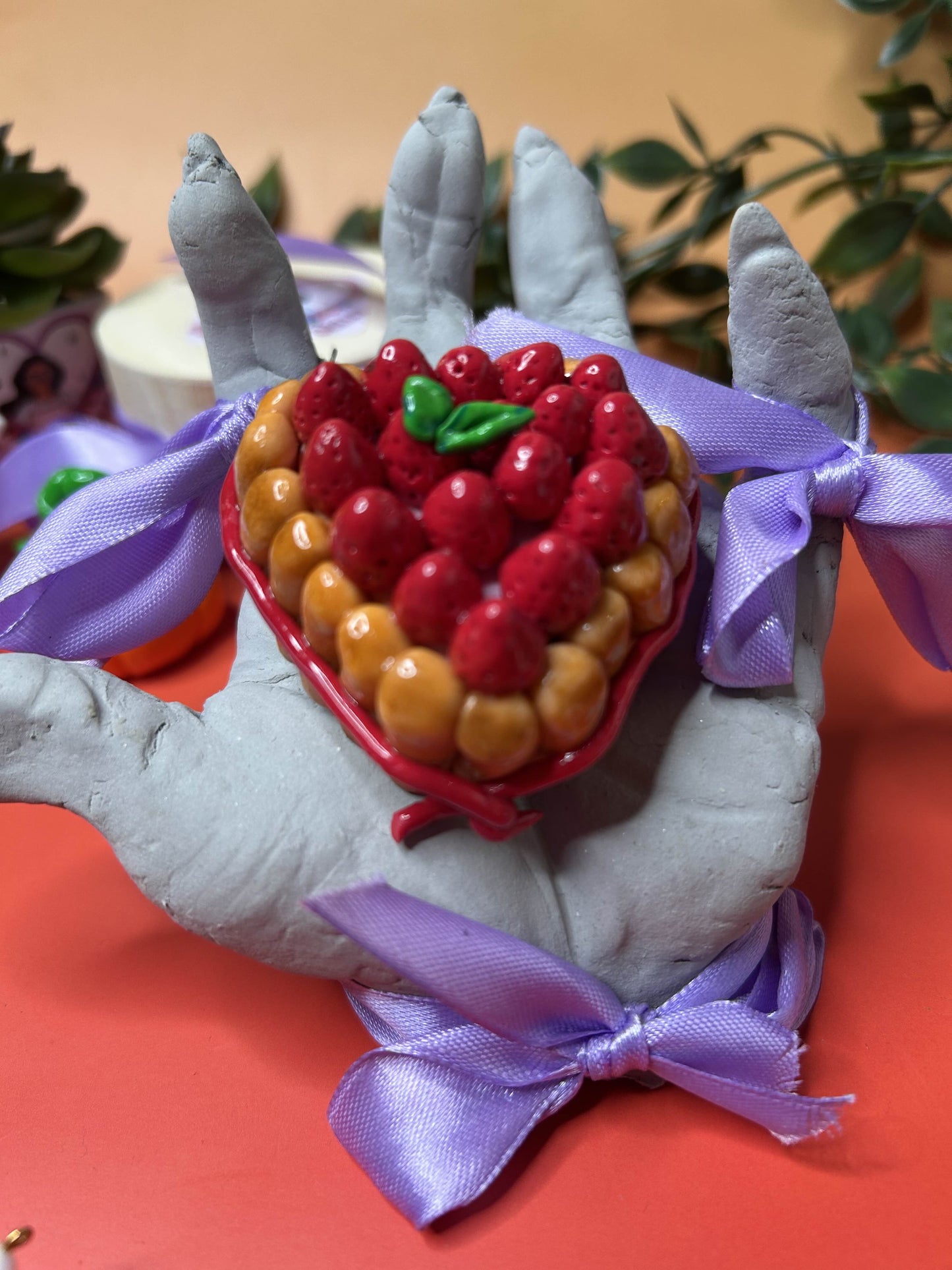 Charlotte aux fraises argile polymère