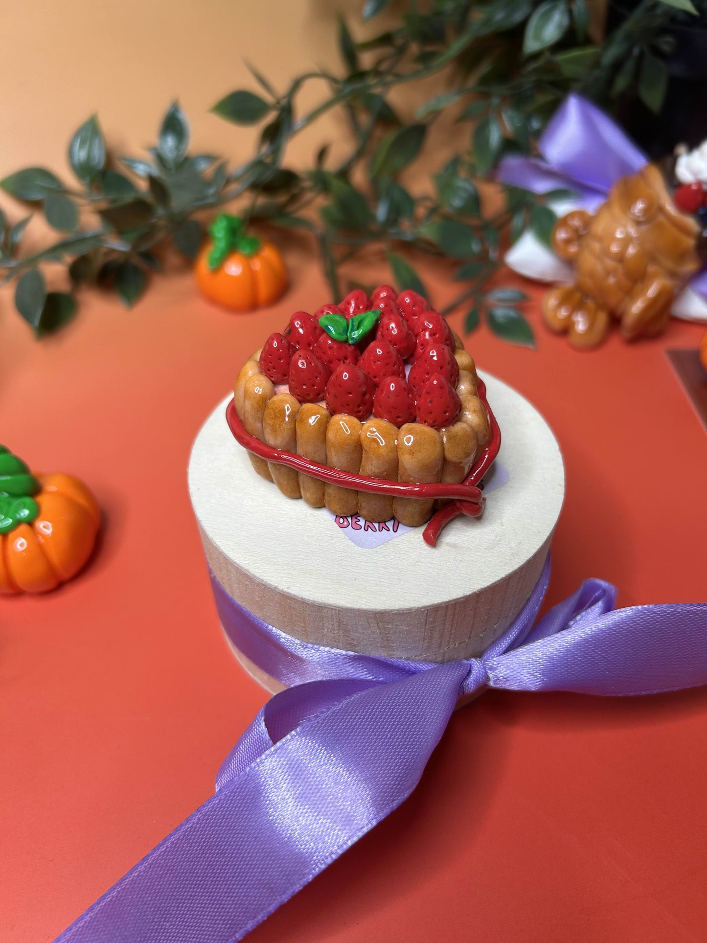 Charlotte aux fraises argile polymère
