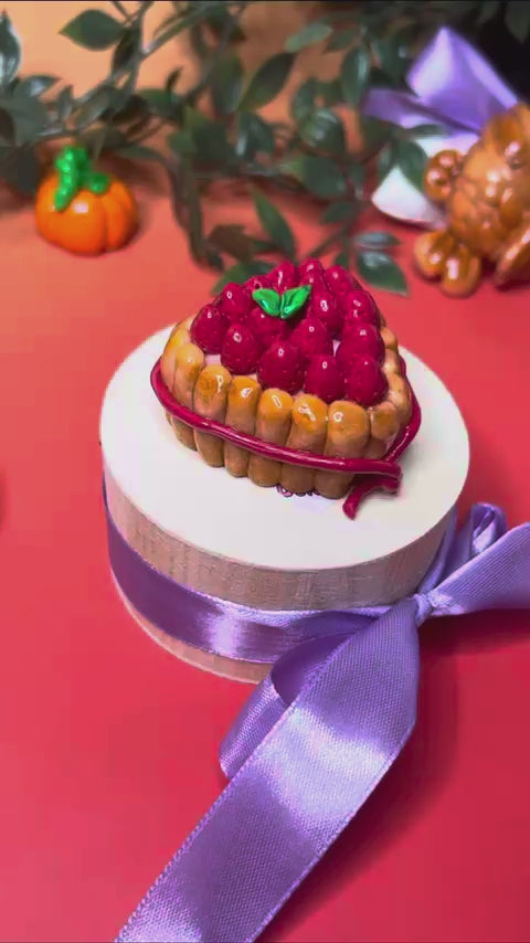 Charlotte aux fraises argile polymère